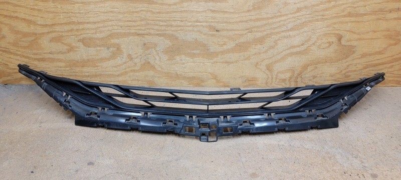 2019 2020 2021 CHEVROLET MALIBU Front Bumper Upper Grille OEM