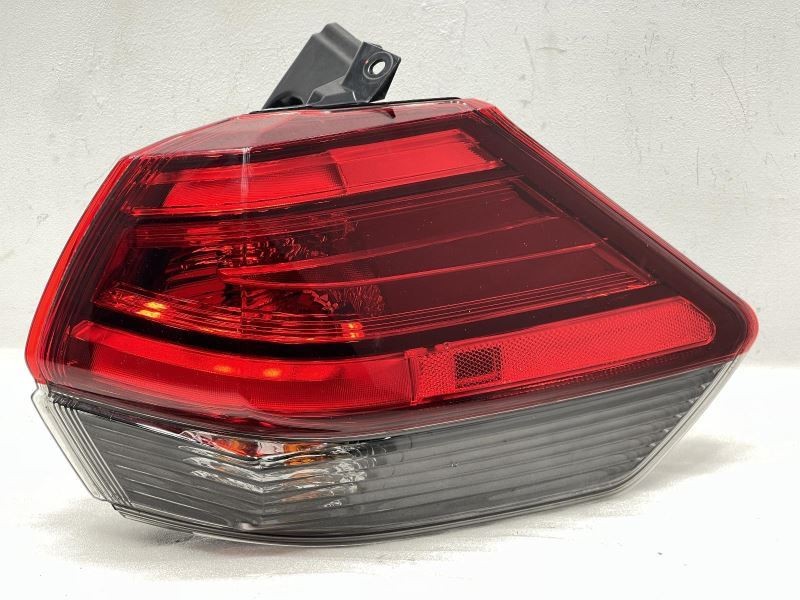 2017-2020 Nissan Rogue Right Passenger Side Quarter Tail Lamp Scuff On Corner