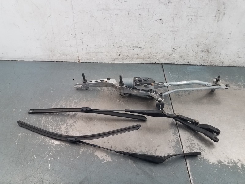 2008 Mercedes AMG C 63 Windshield Wiper Motor / Arms #9566 K2