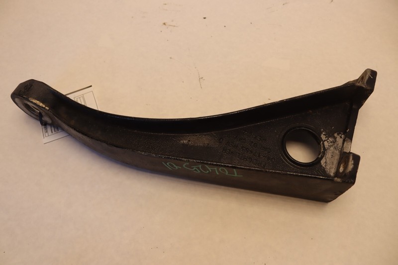 2008-2017 FREIGHTLINER CASCADIA 125 DD13 EXHAUST MUFFLER BRACKET MOUNT OEM