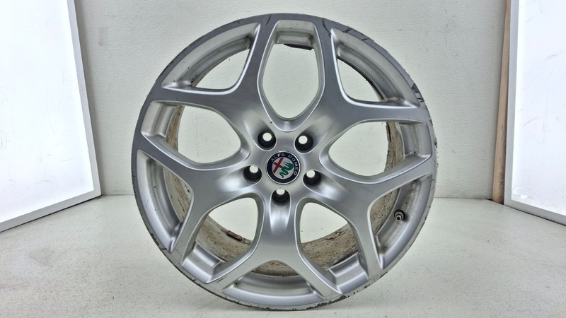 2019 - 2023 Alfa Romeo Giulia 18 Inch Wheel Rim OEM 8.0JX18H2 damaged dent