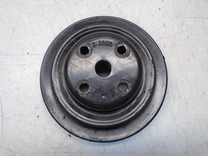 Y2 Volvo Penta 3.0L Water Pump Pulley 3852401