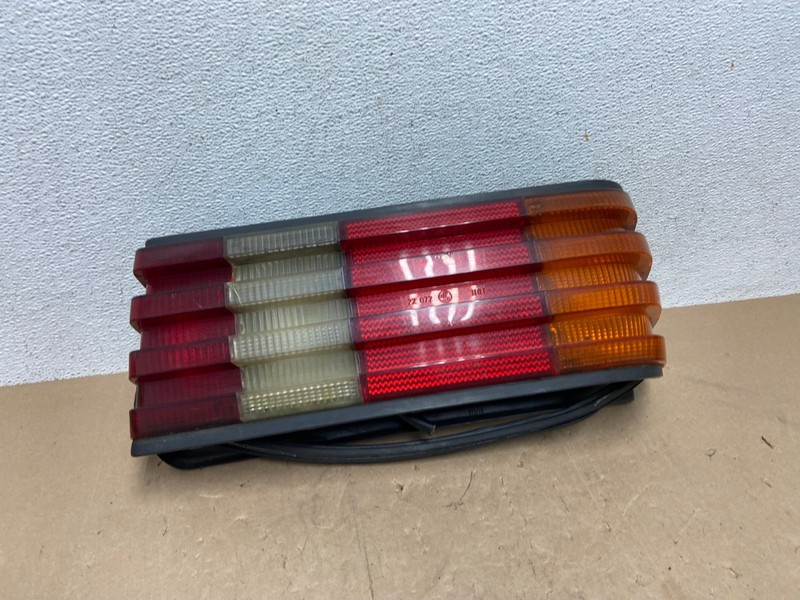1986 to 1991 Mercedes-Benz W126 Right Passenger Side Tail Light Oem AE6834 LK
