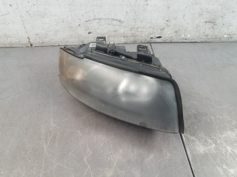 2004 Audi S4 Quattro B6 Right Passenger Head Light #8570 L7