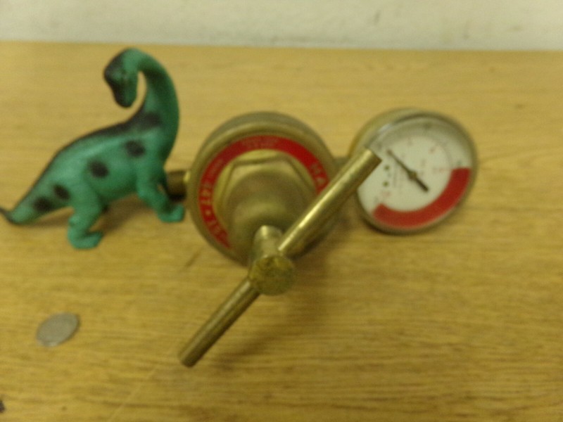 Harries Model 477 15 PSIG w/ Gauge in Picture Regulator*FREE SHIPPING*