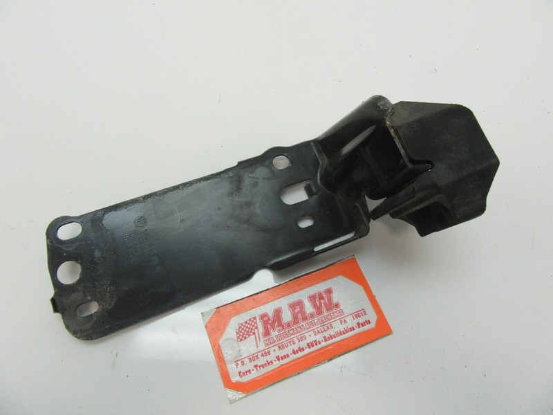 RADIATOR MOUNT BRACKET DRIVER SIDE LEFT FRONT LOWER fits BMW 325i 328i 330i 335i