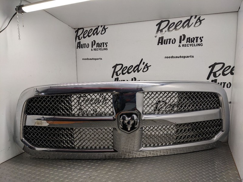 Grille Classic Style 5 Lug Wheel Fits 13-16 20-23 DODGE 1500 PICKUP 1159691