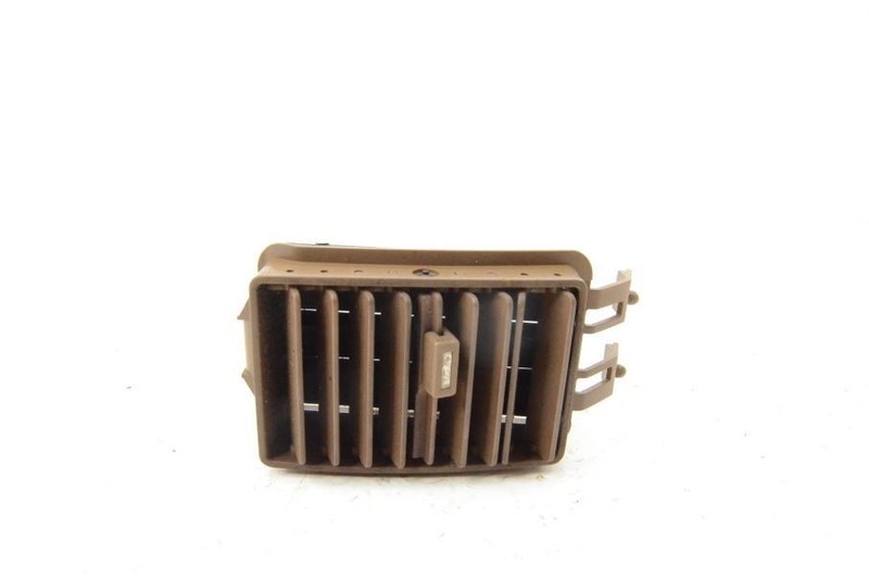 1987-1989 Nissan 300zx 2+2 Front Dash Center Vent 68790 01P00