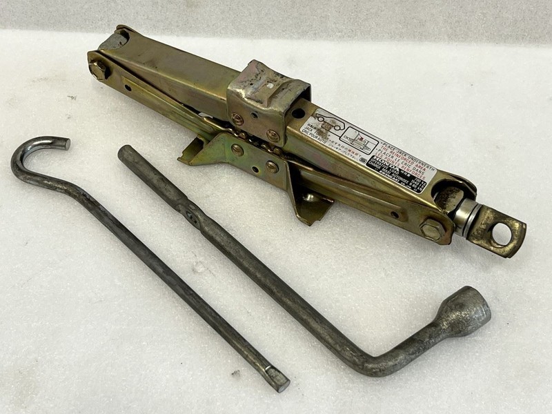 1990 1991 1992 1993 HONDA ACCORD SPARE TIRE JACK AND TOOLS