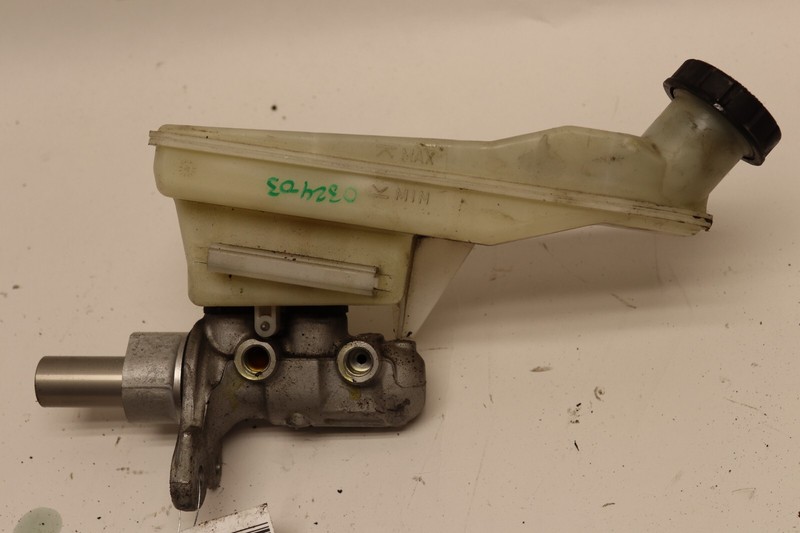 2014-2019 MERCEDES CLA CLASS CLA45 AMG C117 AWD MASTER CYLINDER W/ TANK OEM