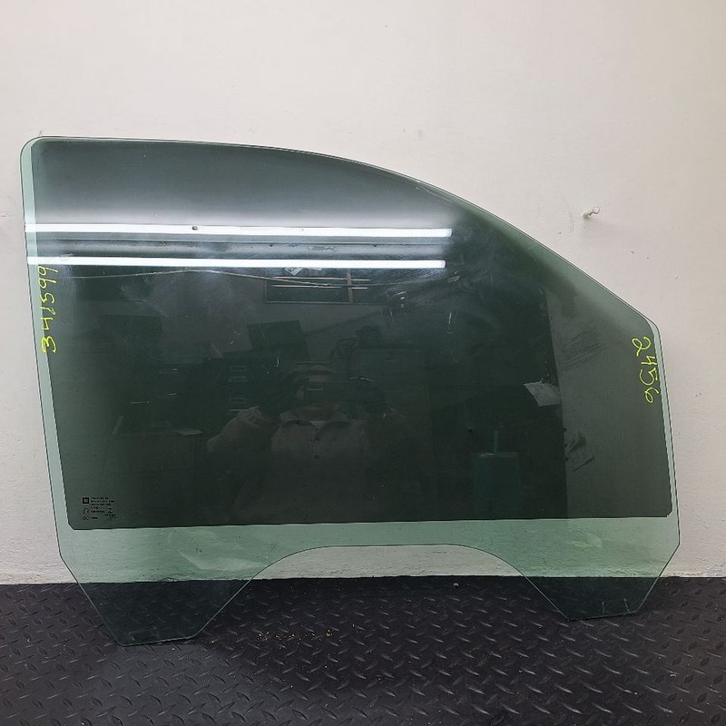 14-19 Chevrolet Silverado 1500 Crew Cab Front Right Door Glass OEM 20979115