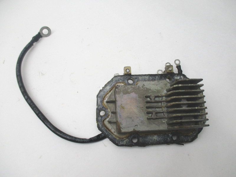 0584675 0582907 Evinrude Johnson 10 Amp Rectifier & Regulator Assembly 120-140 H