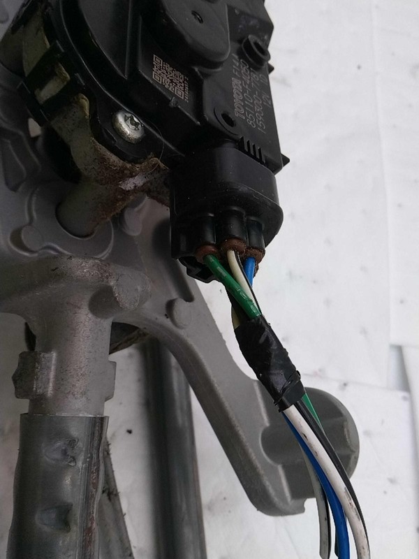2020 Toyota C-HR Windshield Wiper Motor OEM 8511010440 26000 Miles White