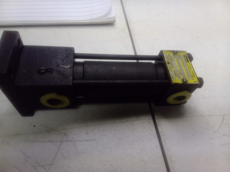 Parker Hydraulic Cylinder CJ3LU19A