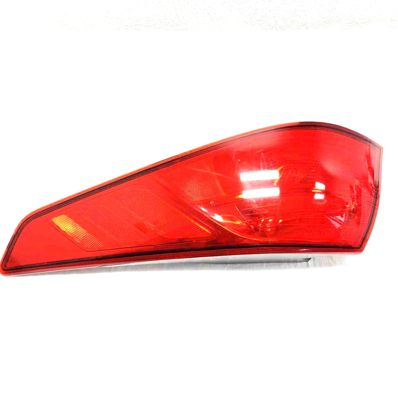 2014 Optima RH Passenger Incandescent Quarter Tail Light 924024C Lite Scratches
