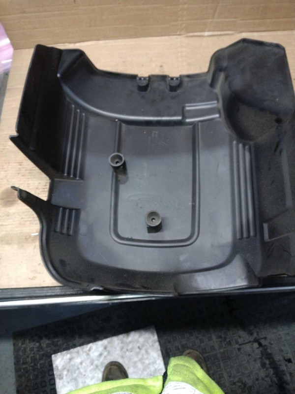 2009 Chevrolet Tahoe Engine Cover White Used 226K Miles Scuffs & Grease