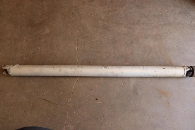 2007-2008 CHEVY AVALANCHE 4X2 5.3L 4 SPEED REAR DRIVESHAFT CARDAN SHAFT OEM