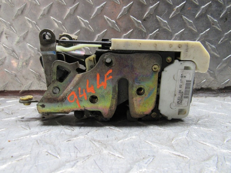 2001 CHEVROLET SUBURBAN 1500 LEFT DRIVER FRONT DOOR LATCH LOCK ACTUATOR VALEO