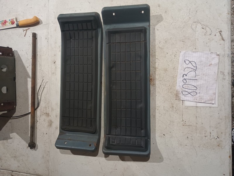 MTD YARD MACHINE 14.5HP 42" steps foot boards