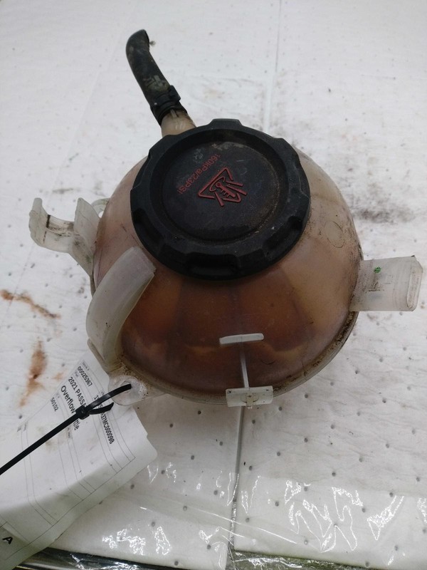 Used Engine Coolant Reservoir fits: 2021 Volkswagen PassatGrade A
