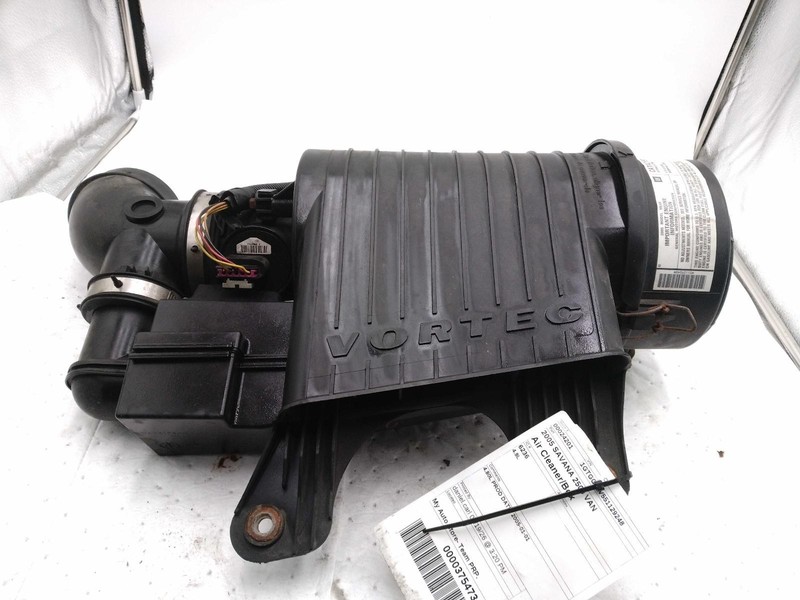 Used Air Cleaner Assembly fits: 2005 Gmc Savana 2500 van 6.0 Grade A