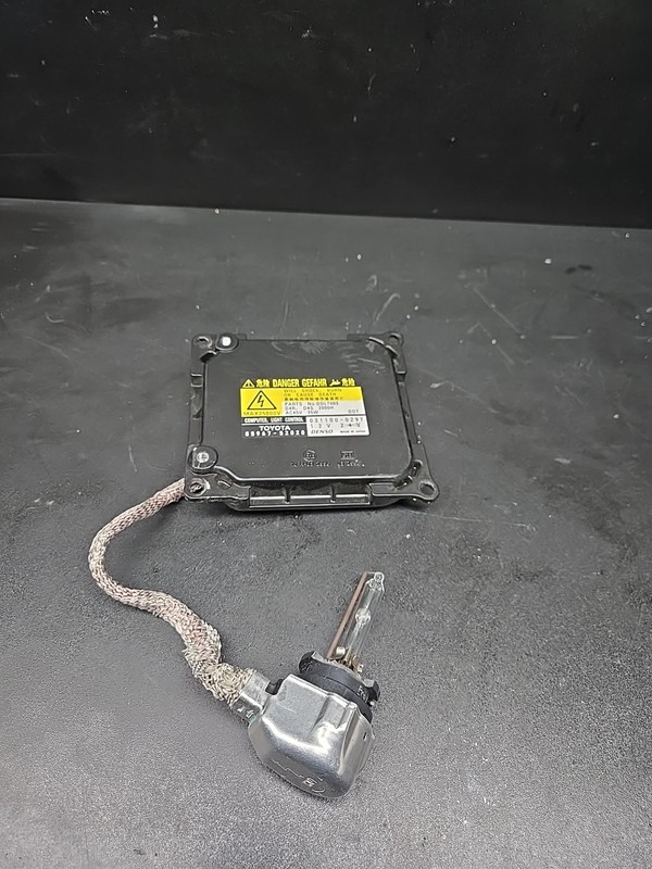 2006 - 2011 Lexus LS460 LS460L HID Headlight Ballast Control Unit85967-52020