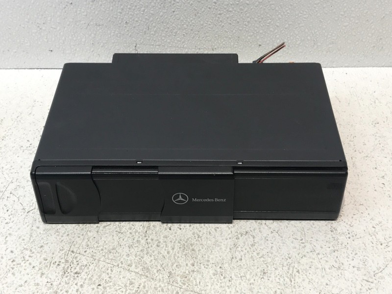 03-08 Mercedes R230 S500 6 Disk CD Changer Player MC3330 OEM A2208274642