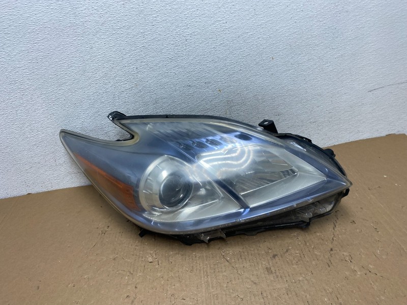 2010 - 2011 Toyota Prius Right Passenger Rh Blue Halogen Headlight AD8130 DW