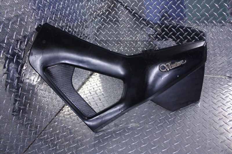 83 YAMAHA XVZ12 T VENTURE LEFT LH SIDE FRAME COVER FAIRING COWL PANEL XVZ 1200