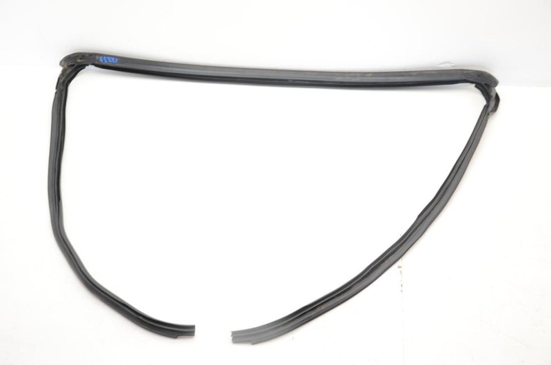 2001-2005 Mazda MX-5 Miata 1.8L Rear Trunk Weather Seal