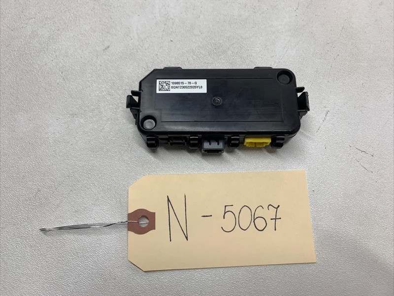17-22 TESLA MODEL Y/3 CONTROL MODULE FRONT RIGHT PASSENGER 1100036-00 5067 B142