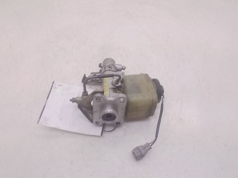 96 97 98 LEXUS LX450 4.5L BRAKE MASTER CYLINDER WITH ABS