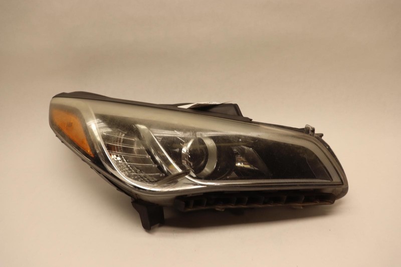 2016-2017 HYUNDAI SONATA FRONT RIGHT PASSENGER HEADLIGHT HALOGEN LAMP OEM