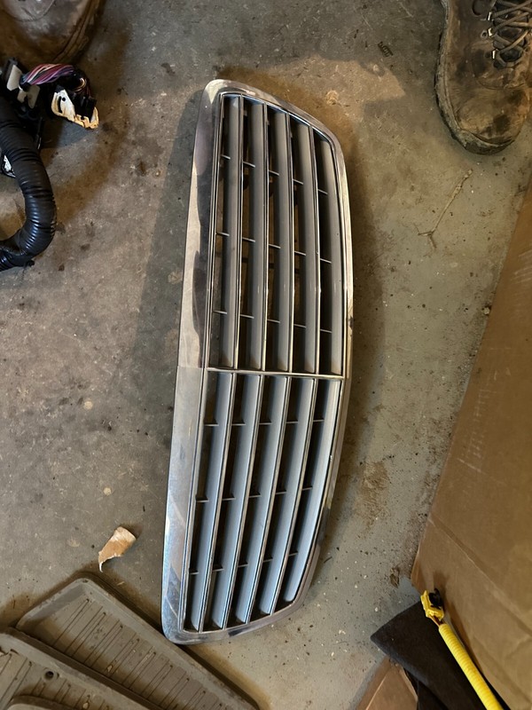 03-09 W211 E320 E500 E55 E350 E280 E550 E63 E300 OEM CHROME FRONT GRILLE