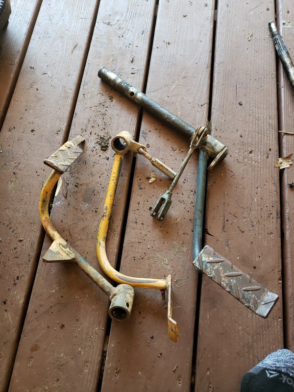 Kubota B6100 B7100Pedals