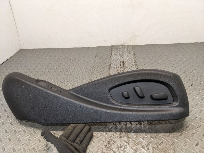 13-19 Cadillac ATS Front Right Passenger Seat Adjustment Control Switch1193730