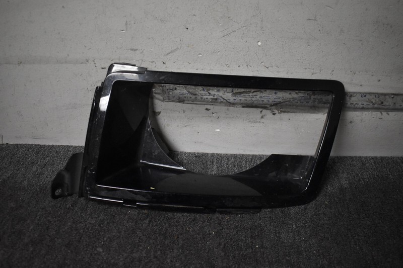 2020-2021 LAND ROVER DEFENDER BEZEL FOG LIGHT LEFT FINISH MOLDING FACTORY OEM