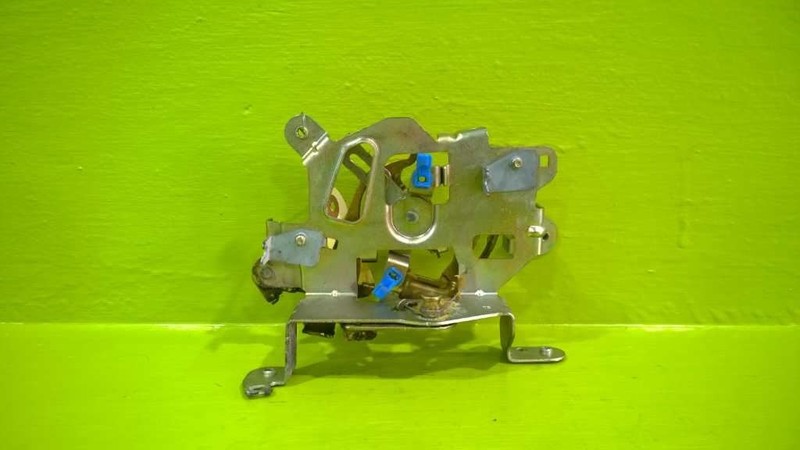 04-15 TITAN PASSENGER RIGHT REAR DOOR LATCH OEM 2930-19