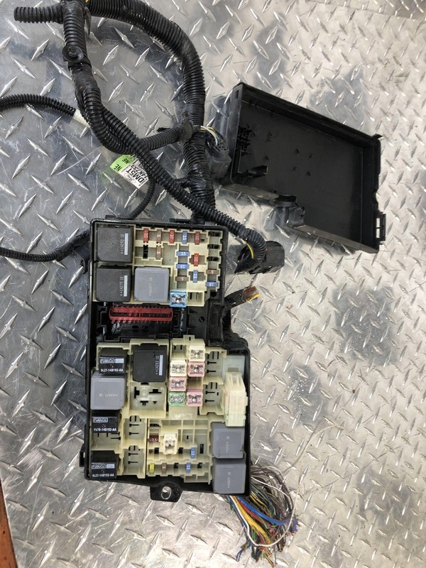 12-14 Ford Focus Engine 2.0 Fuse Box Assembly Tested Oem 12 13 14