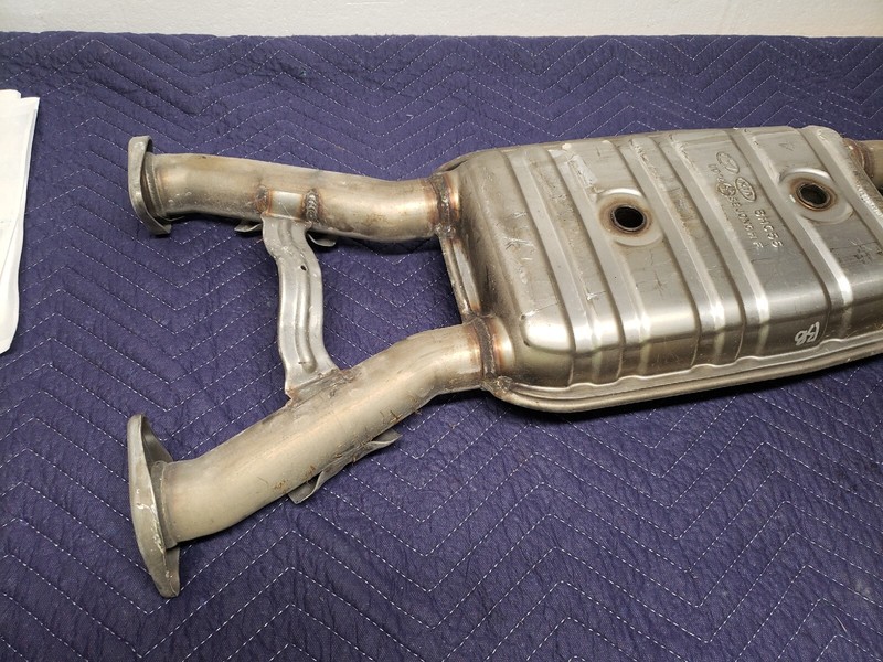 2009-2014 HYUNDAI GENESIS SEDAN CENTER EXHAUST MUFFLER RESONATOR PIPE 3.8L Dents