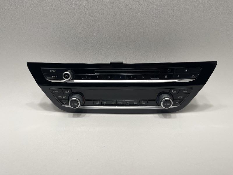 2017-2020 BMW 530i 55098 HEAT/AC CONTROLLER AND DVD CHANGER BLACK TC:PLCFK 61K