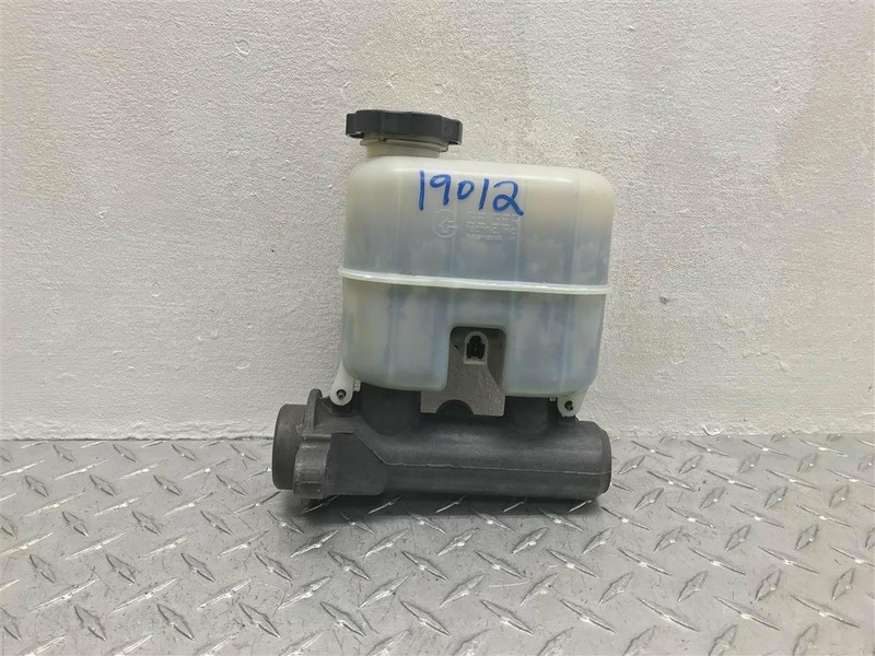 00-02 TAHOE YUKON 2WD BRAKE BOOSTER MASTER CYLINDER OEM 541-01198