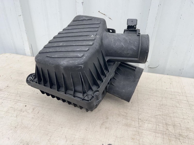 2018-2022 GMC TRUCK TERRAIN AIR CLEANER BOX FWD 1.5L SLE 48K 35991