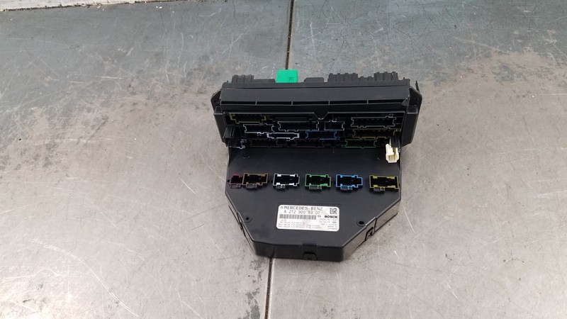 2011 Mercedes Benz AMG E 63 Front SAM Relay Fuse Box #6599 P4
