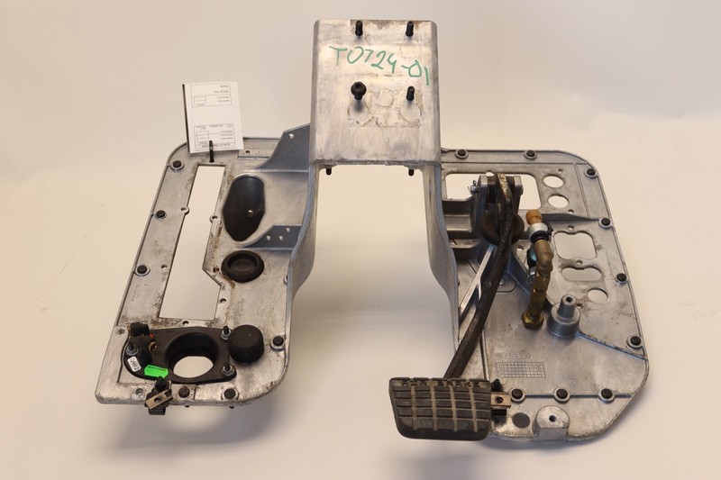 2018 MACK CXU613 AIR BRAKE PEDAL BOX BRACKET MOUNT 82789711 OEM