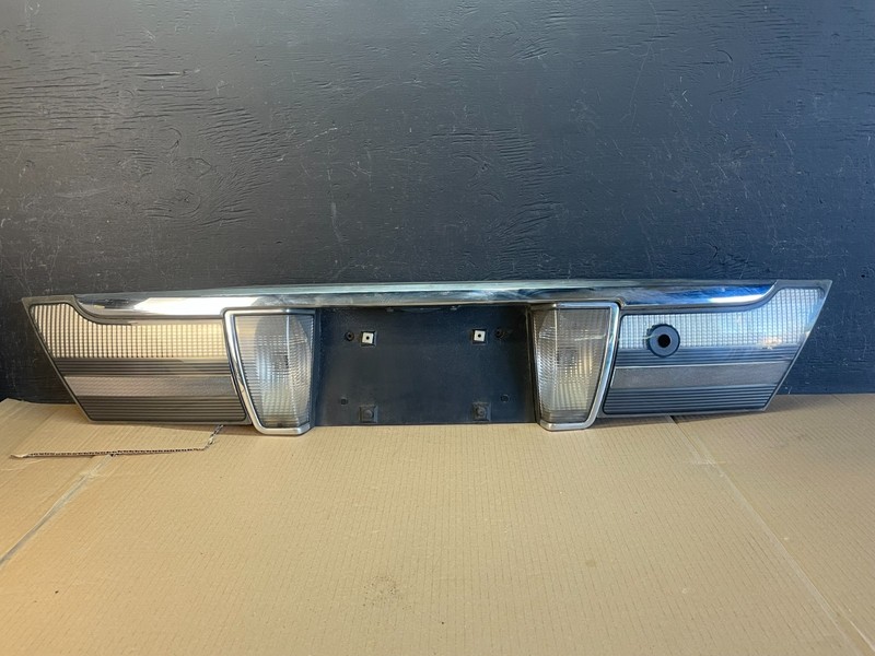 2006 to 2011 Mercury Grand Marquis Trunk Lid Center Tail Light AE3485 DG