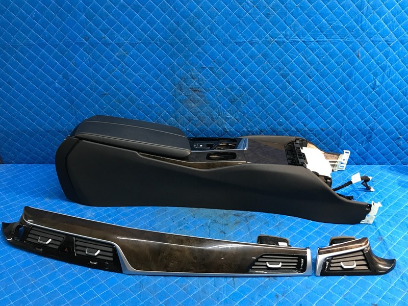 2017-2020 BMW 540I G30 CENTER CONSOLE COMPARTMENT ARMREST OEM TRIM VENT SET