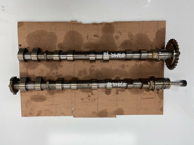 2007 Maserati Quattroporte M139 4.2L V8 engine RIGHT CAMSHAFT INTAKE EXHAUS OEM