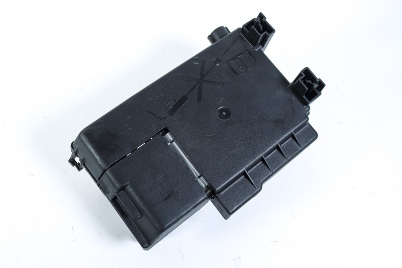 2014-19 Cadillac CTS ATS Rear Trunk Battery Positive Terminal Junction Fuse Box