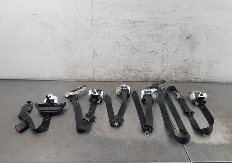 2022 Ford F250 Super Duty Diesel Seat Belt Set - Locked #4593 P9